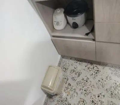 a trash can in a corner of a bathroom at Céntrico Familiar Vive y disfruta Medellín 107 in Medellín