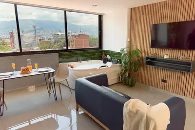 Gallery image of Luxurious Jacuzzi Aparta-Suite Stadio Rosa Negra in Medellín