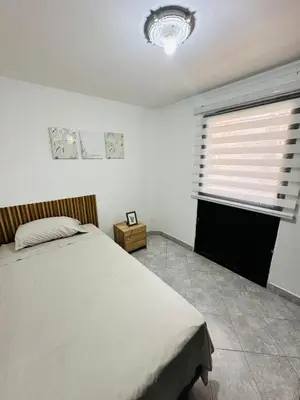 a bedroom with a large bed and a window at Hermoso y amplio apartamento cerca al centro de Medellin in Medellín