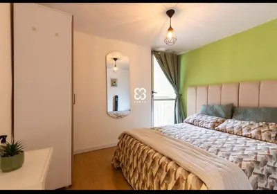 a bedroom with a bed and a green wall at Apartamento amoblado en Medellin! Solo Alquiler mensual!!! in Medellín