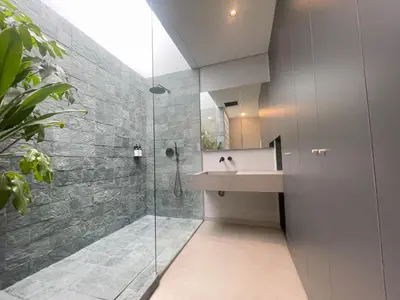 a bathroom with a glass shower and a sink at Casa Tokyo 4 Manila - Terraza By Xcay Home in Medellín