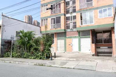 an empty street in front of a building at Living Poblado Manila 3029 Habitación Doble con Baño Privado in Medellín