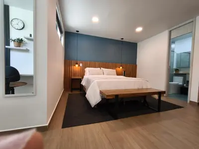 a bedroom with a large bed and a table at Florentina Living 302 A in Medellín