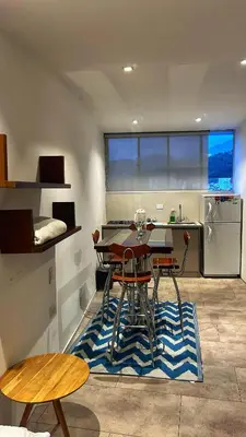 a kitchen with a table and chairs in a room at Cómodo, amplio y relajante Apto, cerca a Cable plaza y sector Milán in Manizales