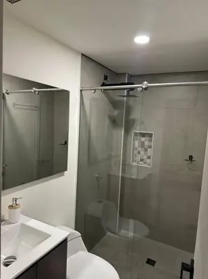 a bathroom with a shower and a toilet and a sink at Apartamento nuevo Laureles-Estadio 900 mbps wifi barrio tranquilo cerca a la 70 in Medellín