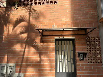 a shadow of a woman on a brick building at Apartamento nuevo Laureles-Estadio 900 mbps wifi barrio tranquilo cerca a la 70 in Medellín