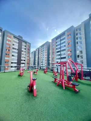 an empty playground on the roof of a building at Apartamento familiar y de descanso in Rionegro