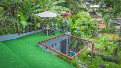 a cage with a table and chairs on a green lawn at Cabaña333 in Guatapé