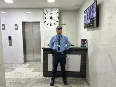 a man is standing in front of a clock at Acogedor Apto a pasos del metro de Medellín zona centro in Medellín