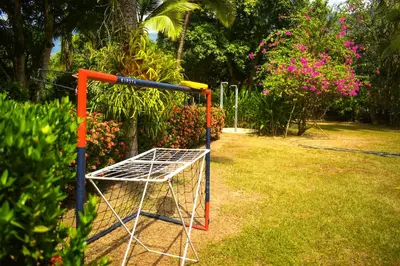 a batting cage in a garden with flowers at Villas Mamilú, entrada y salida 100 por ciento flexible in Santa Fe de Antioquia