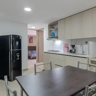 Apartamento en laureles con piscina y parqueadero 402