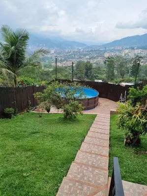 a backyard with a swimming pool in a yard at Pedacito de cielo in San Antonio de Prado