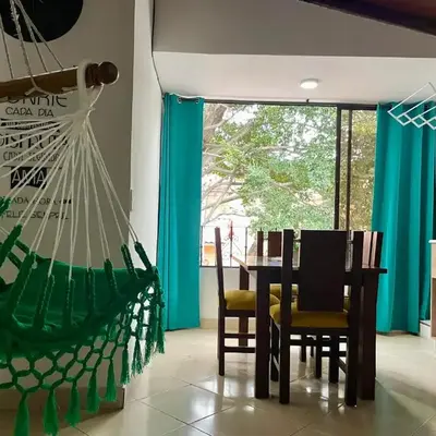 explora la magia de laureles