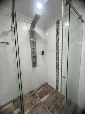 a shower with a glass door in a bathroom at Espectacular Casa Familiar in Belén