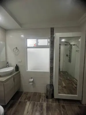 a bathroom with a shower and a sink and a mirror at Espectacular Casa Familiar in Belén