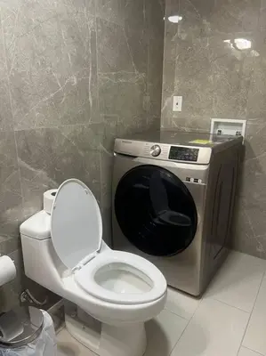 a bathroom with a toilet and a microwave at Apartamento Luxury Luxury apt in Medellín