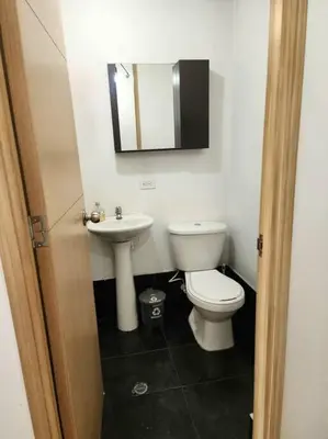 a bathroom with a toilet and a sink at Vivienda Céntrica y Acogedora in Sabaneta
