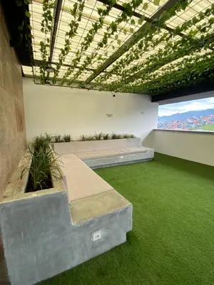 a room with green grass and a ceiling at Excelente ubicación y vista in Manizales
