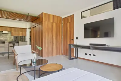a living room with a table and a tv at Apartamento exclusivo, edificio moderno, gran balcon y linda vista in El Poblado