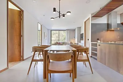 a kitchen and dining room with a table and chairs at Apartamento exclusivo, ideal para familias grandes con una vista sensacional in Medellín