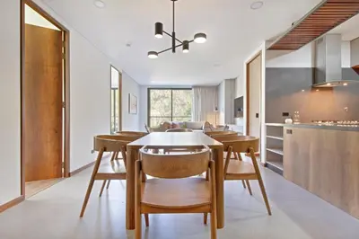 a kitchen and dining room with a table and chairs at Apartamento exclusivo, ideal para familias grandes con una vista sensacional in Medellín