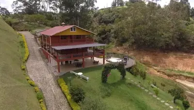 an aerial view of a house on a hill at Finca con jacuzzi a 15min de Guatape in El Peñol
