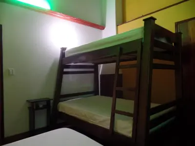 a bedroom with two bunk beds in a room at Finca con jacuzzi a 15min de Guatape in El Peñol