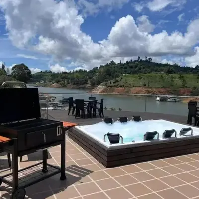 Finca con jacuzzi a 15min de Guatape