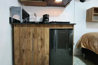 a kitchen counter with a sink and a microwave at Casa de las Palmas 2 in Guayaquil