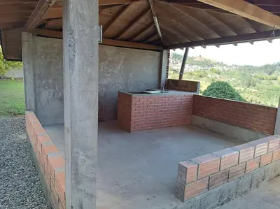 an outdoor patio with a grill in a brick wall at Casa de campo in Jericó