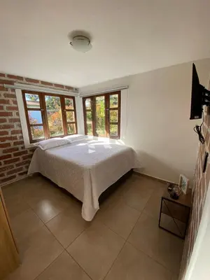 a bedroom with a bed and a window at Habitación con baño privado en casa de campo ubicada en Santa Elena in Santa Elena