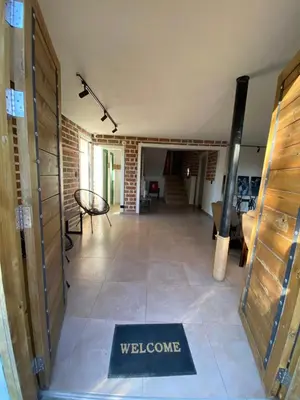 a welcome mat on the floor in a room with doors at Habitación con baño privado en casa de campo ubicada en Santa Elena in Santa Elena