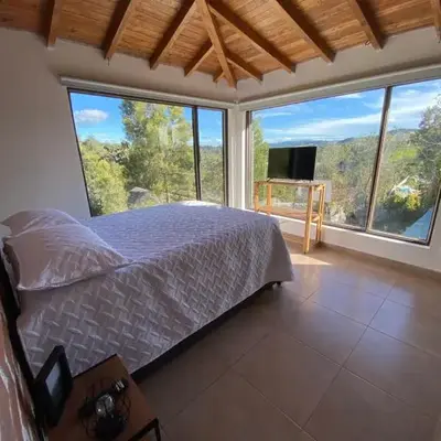 Habitación con baño privado en casa de campo ubicada en Santa Elena