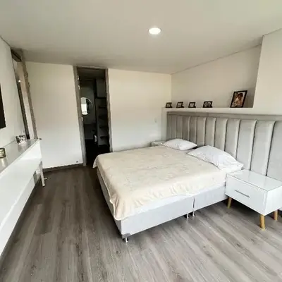 Modern 3 Bedroom Apartment with balcony