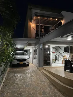 a car parked in front of a garage at night at Hermosa Cabaña Familiar in San Jerónimo