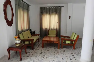 a living room with chairs and a table at Acogedora Casa-Finca en Sopetran, Antioquia in Corral Falso