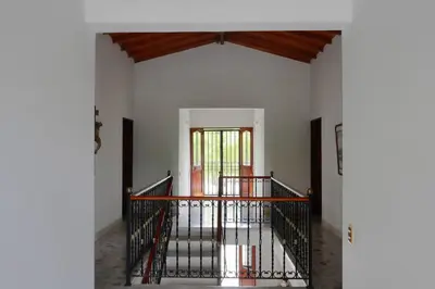 a hallway with a spiral staircase in a house at Acogedora Casa-Finca en Sopetran, Antioquia in Corral Falso