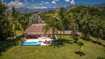 an aerial view of a house with a swimming pool at Villa en La Pintada con Piscina in La Pintada