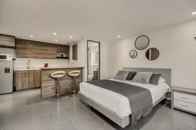 a bedroom with a large bed and a kitchen at Aparta Estudio en Edificio La Frontera in Medellín