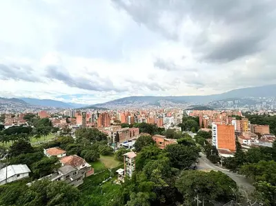 a view of a city with buildings and trees at Serene Laureles in América