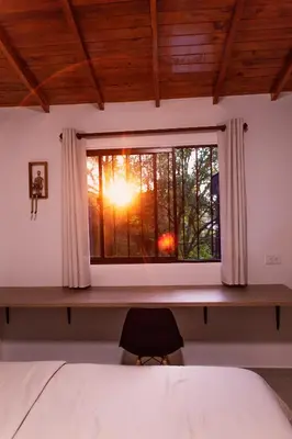 a bedroom with a window with a bed and a desk at Apartamentos con vista boscosa y parking en Buenos Aires, Medellín in Medellín