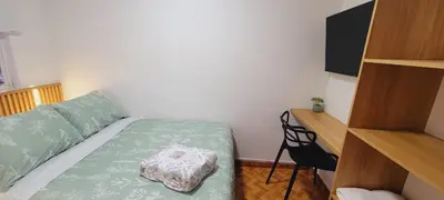 a small bedroom with a bed and a desk at Luxury Room San Nicolás Mall in Rionegro