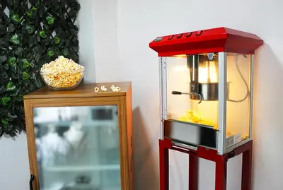 a popcorn machine sitting on top of a table at Beverly Hills Mansion room only in Guarne