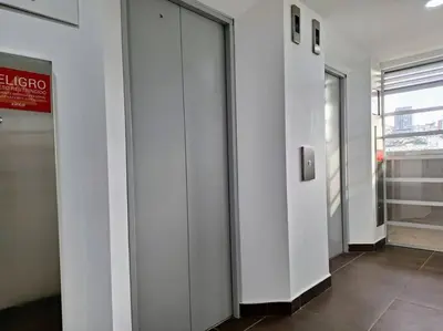 a hallway with white walls and doors in a building at Apartamento Exclusivo Manizales in Manizales