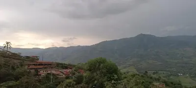 a view of a mountain range with houses and trees at Casa de campo barbosa Antioquia in Barbosa