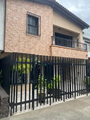 a black fence in front of a house at Acogedor loft, para 4 huéspedes Medellín Antioquia in Medellín