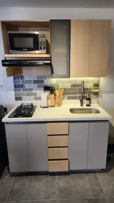 a small kitchen with a sink and a microwave at Estupendo Loft en El Poblado in Medellín