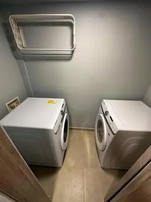 a laundry room with a washer and a washing machine at Loft moderno con bañera Medellín 1-03 in Medellín