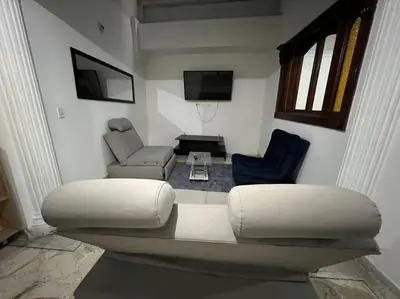 a living room with two chairs and a couch at exclusivo apartamento laureles in Medellín