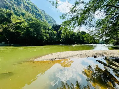 a river with a reflection in the water at Villa Paulina in Honda